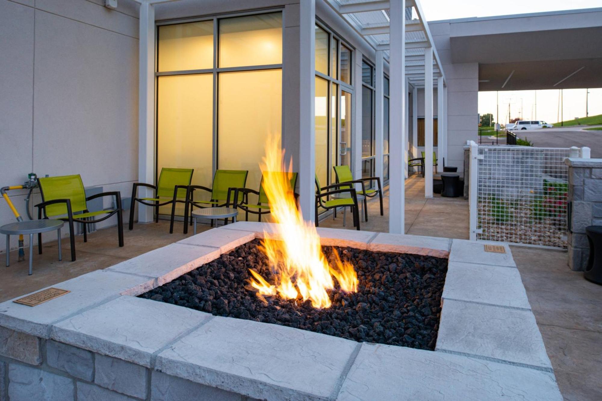 Springhill Suites By Marriott Kansas City Northeast Zewnętrze zdjęcie