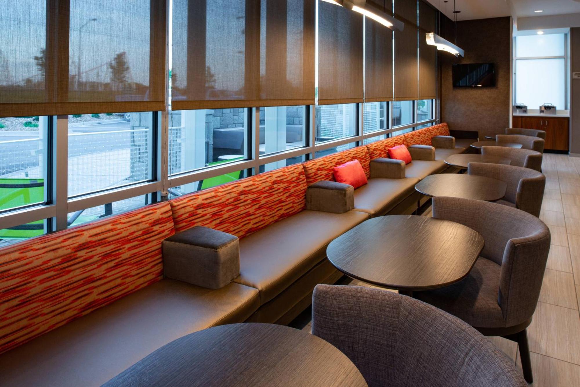 Springhill Suites By Marriott Kansas City Northeast Zewnętrze zdjęcie